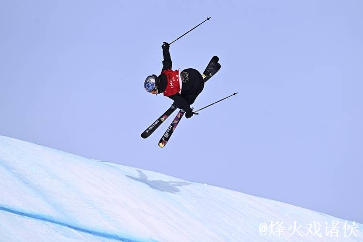 滑雪世界杯莱克斯站：谷爱凌勇夺坡面障碍技巧冠军